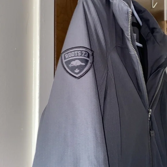 SOLD Women's Northlake Roots 73  Insulated Jacket with Removable Hood - Picture 3 of 11